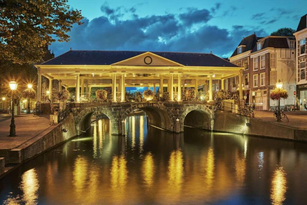 Beautiful Houseboat In The Centre Of Leiden ライデン エクステリア 写真